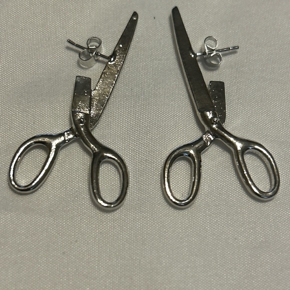 Pierced Earrings Scissors Cutting Silver Metal Jewelry Emo Goth hair Stylist new - Picture 3 of 7